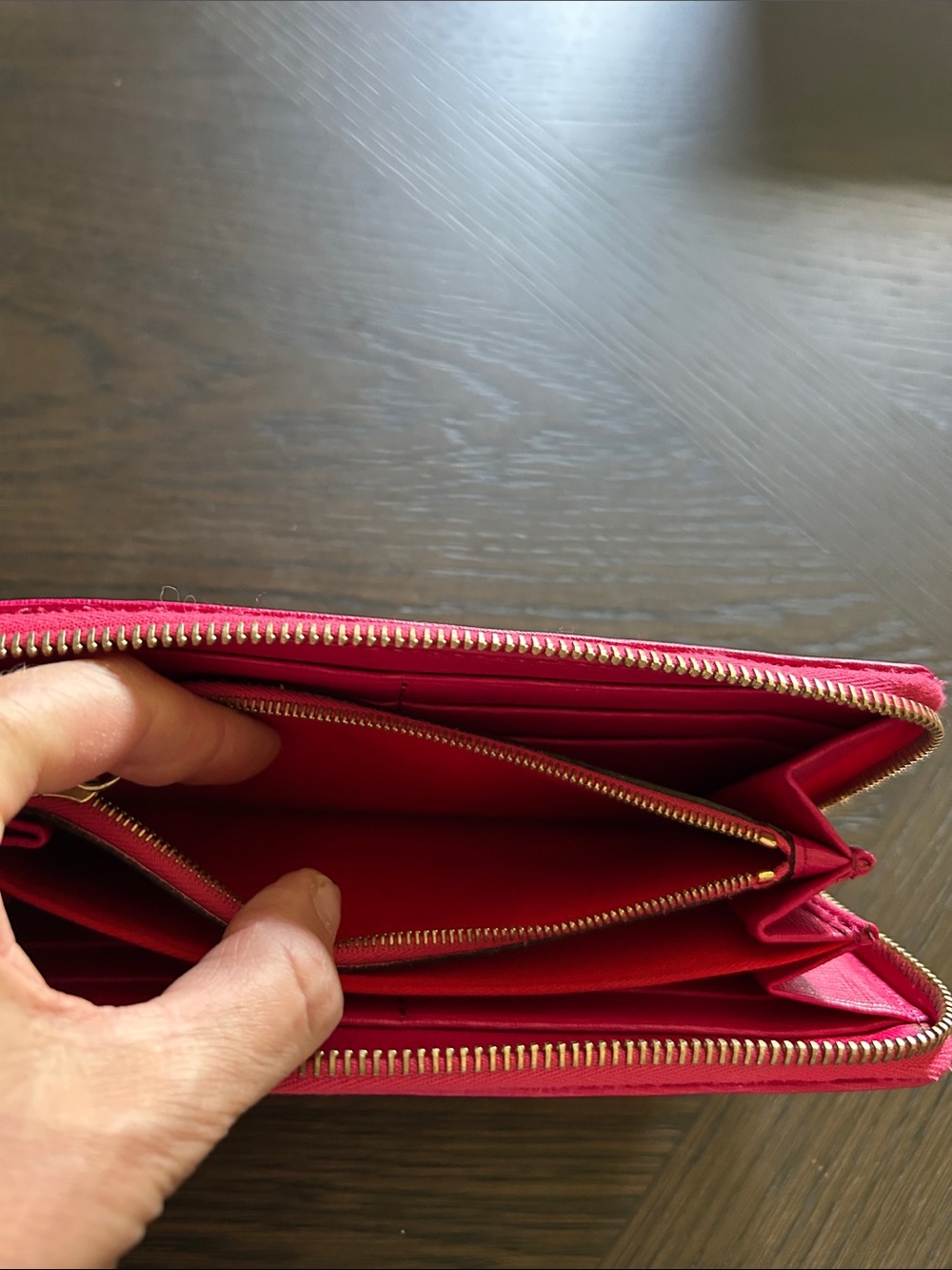 Dooney & Bourke Large Saffiano Pink Zip Around Wallet EXCELLENT CONDITION - Picture 4 of 8